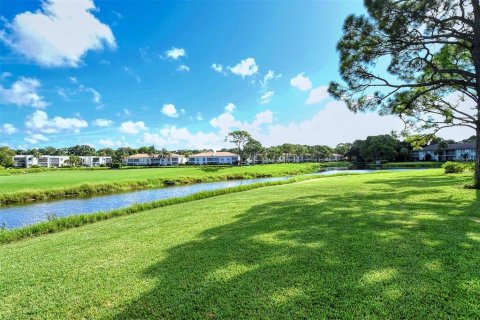 Condo in Sarasota, Florida, 2 bedrooms  № 214300 - photo 13