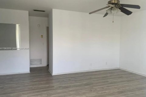 Apartment in Boynton Beach, Florida 2 bedrooms, 69.77 sq.m. № 2023920 - photo 2