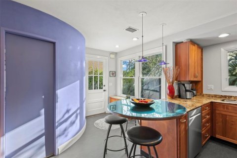 House in Saint Petersburg, Florida 3 bedrooms, 233.37 sq.m. № 1619485 - photo 16
