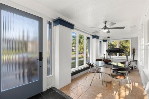 House in Saint Petersburg, Florida 3 bedrooms, 233.37 sq.m. № 1619485 - photo 5