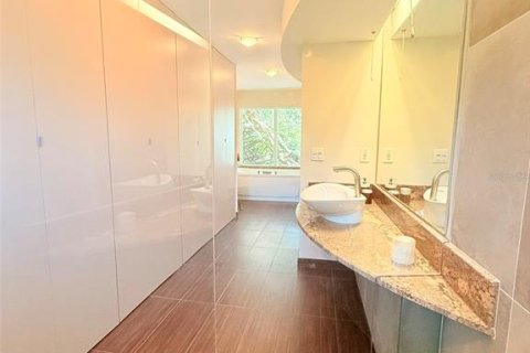 House in Saint Petersburg, Florida 3 bedrooms, 233.37 sq.m. № 1619485 - photo 29