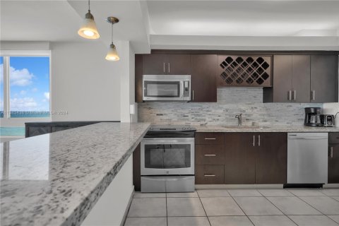 Condo in Miami Beach, Florida, 3 bedrooms № 1936759 - photo 27