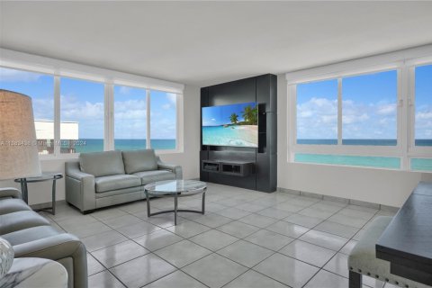 Condo in Miami Beach, Florida, 3 bedrooms № 1936759 - photo 17