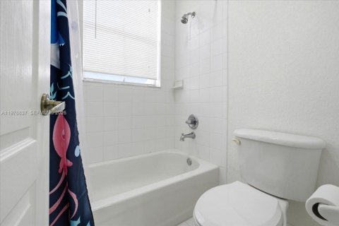 Touwnhouse à vendre à Doral, Floride: 4 chambres, 211.54 m2 № 2043539 - photo 24