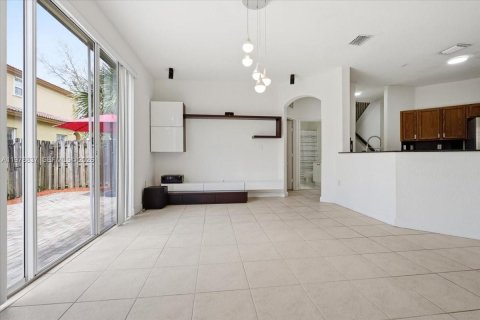 Touwnhouse à vendre à Doral, Floride: 4 chambres, 211.54 m2 № 2043539 - photo 9
