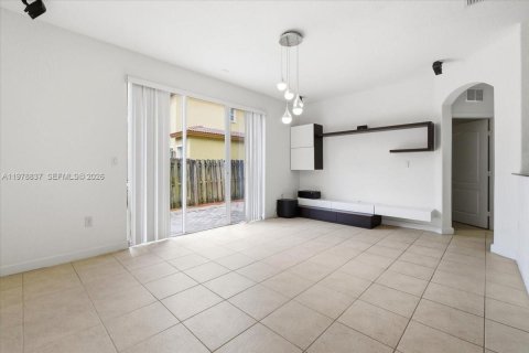 Touwnhouse à vendre à Doral, Floride: 4 chambres, 211.54 m2 № 2043539 - photo 8