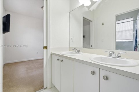 Touwnhouse à vendre à Doral, Floride: 4 chambres, 211.54 m2 № 2043539 - photo 23