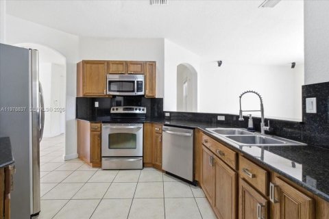 Touwnhouse à vendre à Doral, Floride: 4 chambres, 211.54 m2 № 2043539 - photo 2