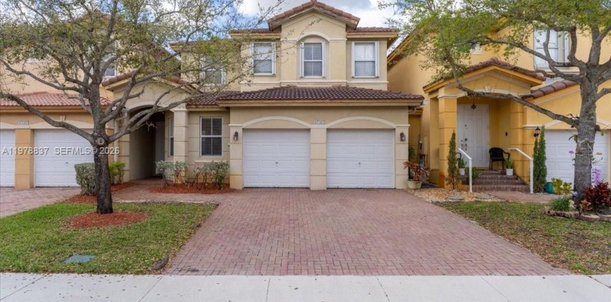 Touwnhouse à Doral, Floride 4 chambres, 211.54 m2 № 2043539