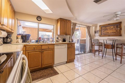 House in Holiday, Florida 2 bedrooms, 94.39 sq.m. № 1532966 - photo 6