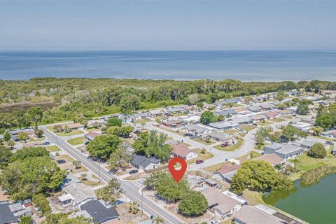 House in Holiday, Florida 2 bedrooms, 94.39 sq.m. № 1532966 - photo 12