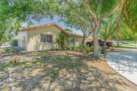 House in Holiday, Florida 2 bedrooms, 94.39 sq.m. № 1532966 - photo 2