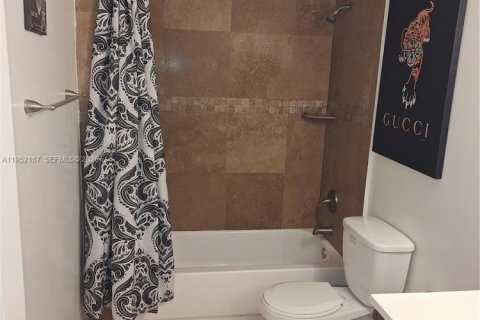 Купить кондоминиум в Окленд-Парк, Флорида 2 спальни, 97.55м2, № 2007419 - фото 5