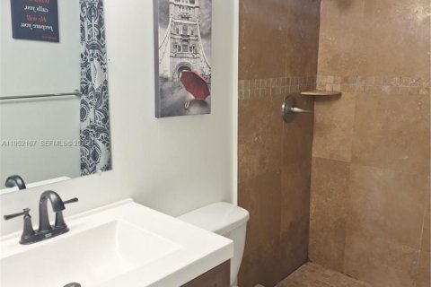 Купить кондоминиум в Окленд-Парк, Флорида 2 спальни, 97.55м2, № 2007419 - фото 3