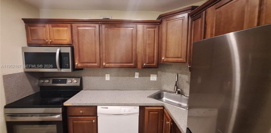 Кондоминиум с 2 спальнями в Окленд-Парк, Флорида № 2007419