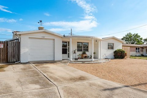 House in Holiday, Florida 2 bedrooms, 80.27 sq.m. № 1910239 - photo 2
