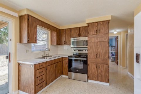 House in Holiday, Florida 2 bedrooms, 80.27 sq.m. № 1910239 - photo 6