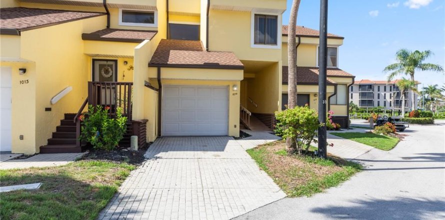Adosado en Punta Gorda, Florida 3 dormitorios, 137.68 m2 № 1844727