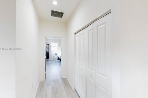 Casa en venta en Homestead, Florida, 4 dormitorios, 239.22 m2 № 1936196 - foto 29