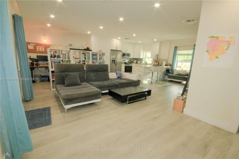 Casa en venta en Miami, Florida, 2 dormitorios, 116.87 m2 № 2015757 - foto 4