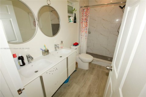 Casa en venta en Miami, Florida, 2 dormitorios, 116.87 m2 № 2015757 - foto 18