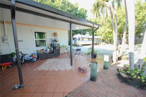 Casa en venta en Miami, Florida, 2 dormitorios, 116.87 m2 № 2015757 - foto 25