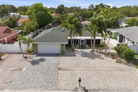 House in Sarasota, Florida 3 bedrooms, 158.21 sq.m. № 2229666 - photo 2