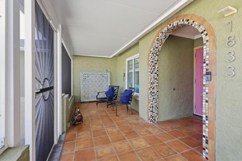 House in Sarasota, Florida 3 bedrooms, 158.21 sq.m. № 2229666 - photo 3