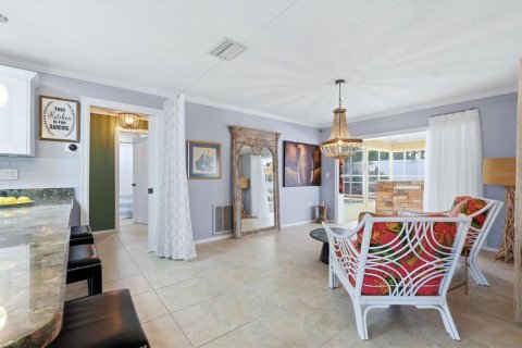 House in Sarasota, Florida 3 bedrooms, 158.21 sq.m. № 2229666 - photo 11