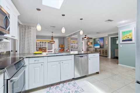 House in Sarasota, Florida 3 bedrooms, 158.21 sq.m. № 2229666 - photo 7