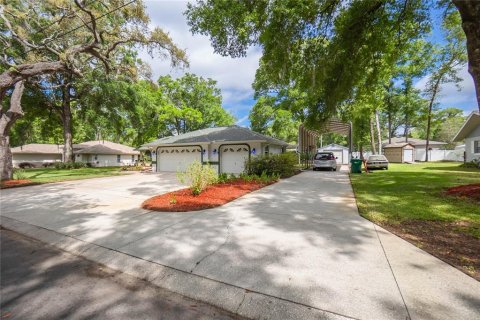 House in Inverness, Florida 3 bedrooms, 172.98 sq.m. № 1628203 - photo 2