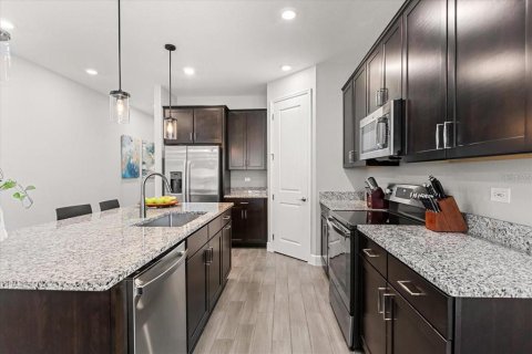 Villa ou maison à louer à DeLand, Floride: 4 chambres, 178.47 m2 № 2299779 - photo 4