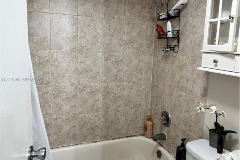 Copropriété à vendre à Plantation, Floride: 1 chambre, 75.72 m2 № 2146488 - photo 10