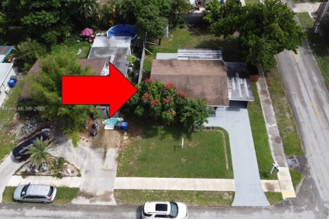 House in Hollywood, Florida 3 bedrooms, 103.77 sq.m. № 1845499 - photo 3