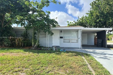 House in Hollywood, Florida 3 bedrooms, 103.77 sq.m. № 1845499 - photo 2