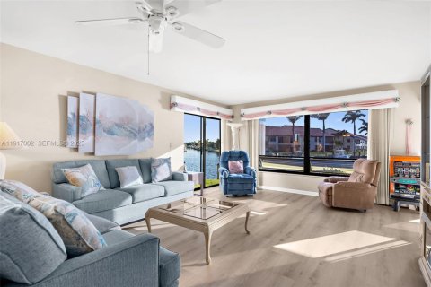 Купить кондоминиум в Кейп-Корал, Флорида 2 спальни, 139.73м2, № 1983042 - фото 9