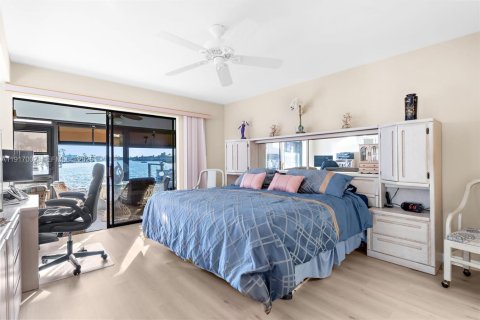 Купить кондоминиум в Кейп-Корал, Флорида 2 спальни, 139.73м2, № 1983042 - фото 24