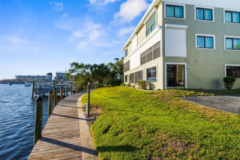 Купить кондоминиум в Кейп-Корал, Флорида 2 спальни, 139.73м2, № 1983042 - фото 4