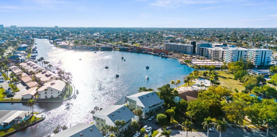 Кондоминиум с 2 спальнями в Кейп-Корал, Флорида № 1983042