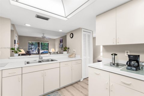 Купить кондоминиум в Кейп-Корал, Флорида 2 спальни, 139.73м2, № 1983042 - фото 16