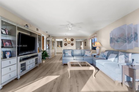 Купить кондоминиум в Кейп-Корал, Флорида 2 спальни, 139.73м2, № 1983042 - фото 11