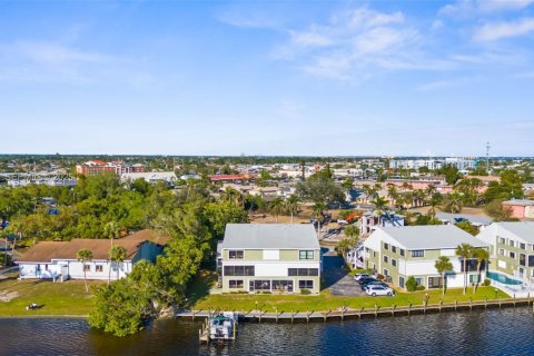 Купить кондоминиум в Кейп-Корал, Флорида 2 спальни, 139.73м2, № 1983042 - фото 3