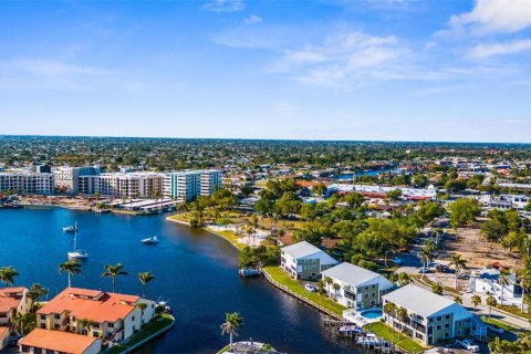 Купить кондоминиум в Кейп-Корал, Флорида 2 спальни, 139.73м2, № 1983042 - фото 6