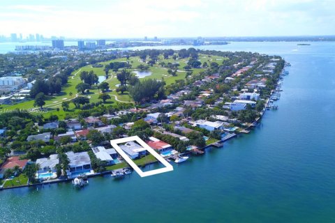 Купить виллу или дом в Майами-Бич, Флорида 7 спален, 603.86м2, № 1967511 - фото 1