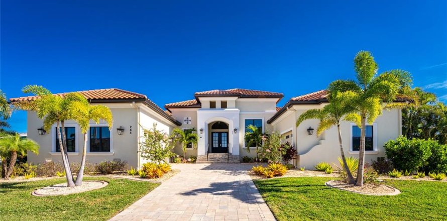 House in Port Charlotte, Florida 4 bedrooms, 390.93 sq.m. № 2112122