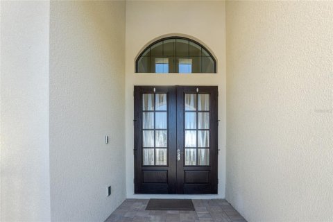 House in Port Charlotte, Florida 4 bedrooms, 390.93 sq.m. № 2112122 - photo 4