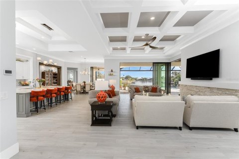 House in Port Charlotte, Florida 4 bedrooms, 390.93 sq.m. № 2112122 - photo 7