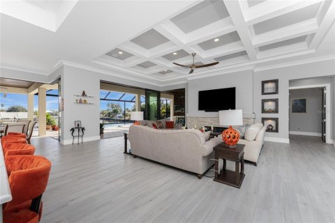 House in Port Charlotte, Florida 4 bedrooms, 390.93 sq.m. № 2112122 - photo 19