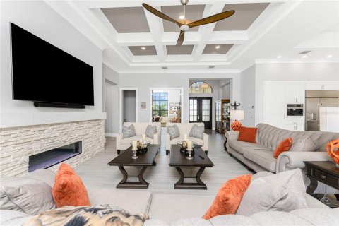 House in Port Charlotte, Florida 4 bedrooms, 390.93 sq.m. № 2112122 - photo 11