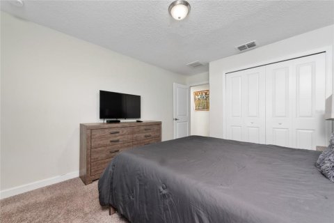 Townhouse in Davenport, Florida 4 bedrooms, 176.7 sq.m. № 1424384 - photo 11